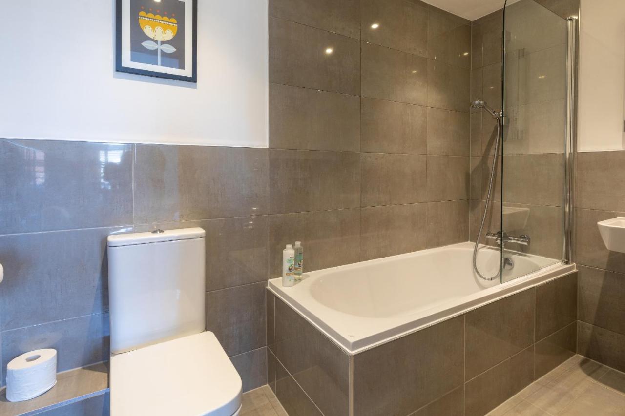 X-Large Two Bedroom & Two Bathroom Apartment With Free Evening Parking Southampton Buitenkant foto